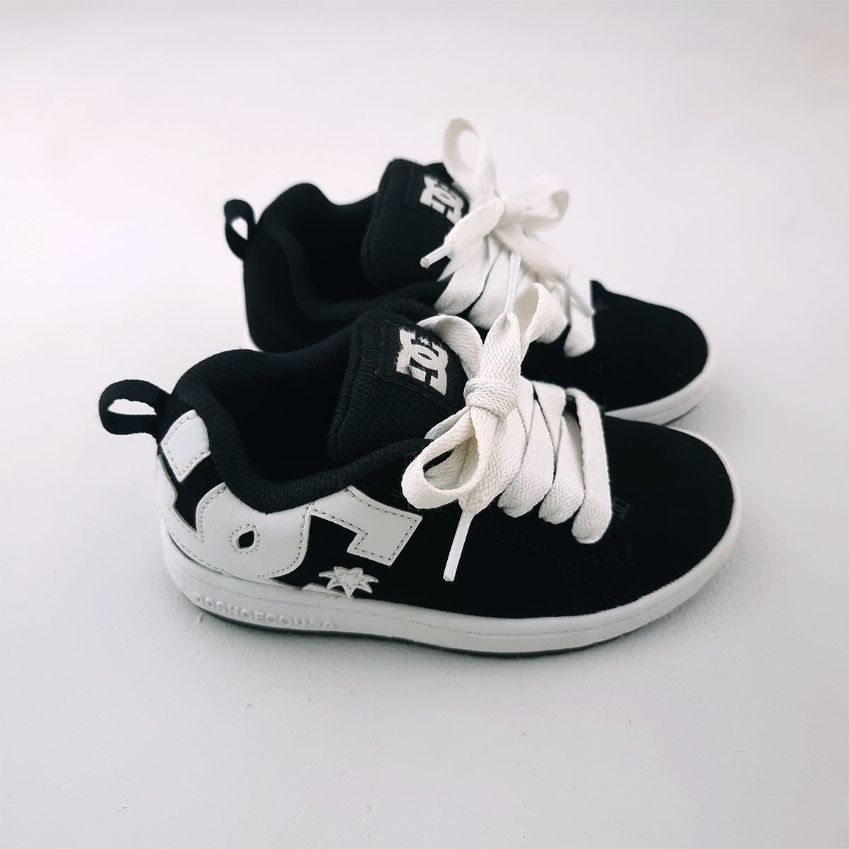 White on sale dc sneakers