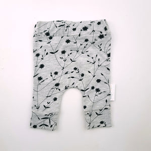 <b><span style="background-color: #ee1f44"><font color="white">&nbsp;*NEW*&nbsp;</font></span></b> Newborn Girls Grey With Flower Legging - Boebs and Lainie