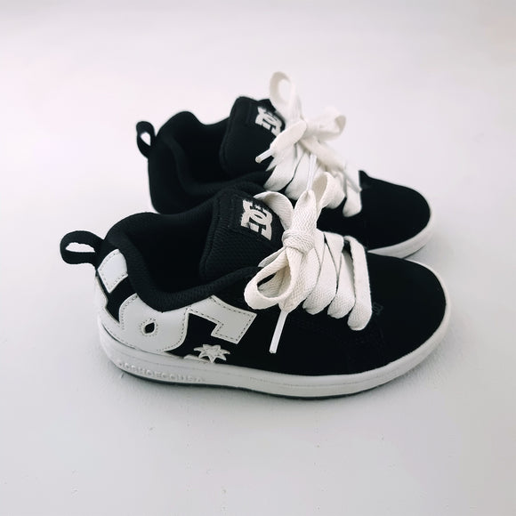 12 Black and White DC sneakers - DC